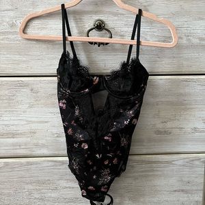 Victoria Secret Very Sexy Wicked Unlined Balconette Teddy, XS.